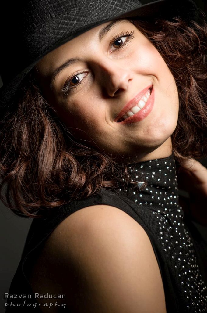 Viorela - Studio photography 01 by Razvan Raducan