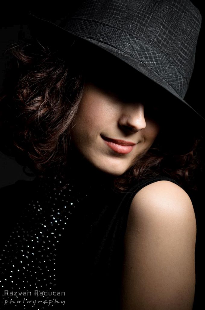 Viorela - Studio photography 02 by Razvan Raducan